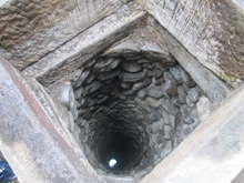 写真：敷地内の古井戸