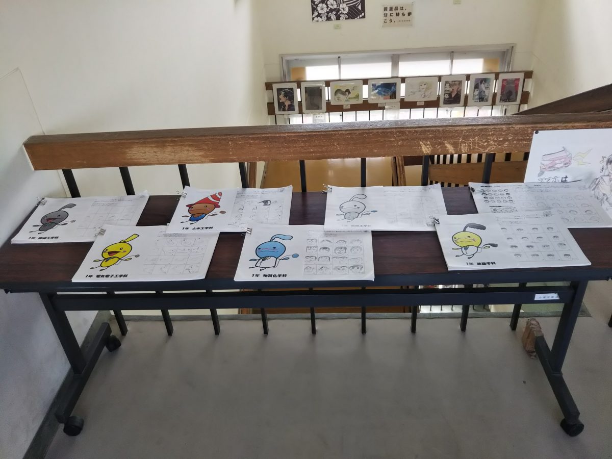 美術 授業 メタモルフォーゼ を展示中です B棟4階階段踊り場 長野県長野工業高等学校 美術 授業 メタモルフォーゼ を展示中です B棟4階階段踊り場 長野県長野工業高等学校