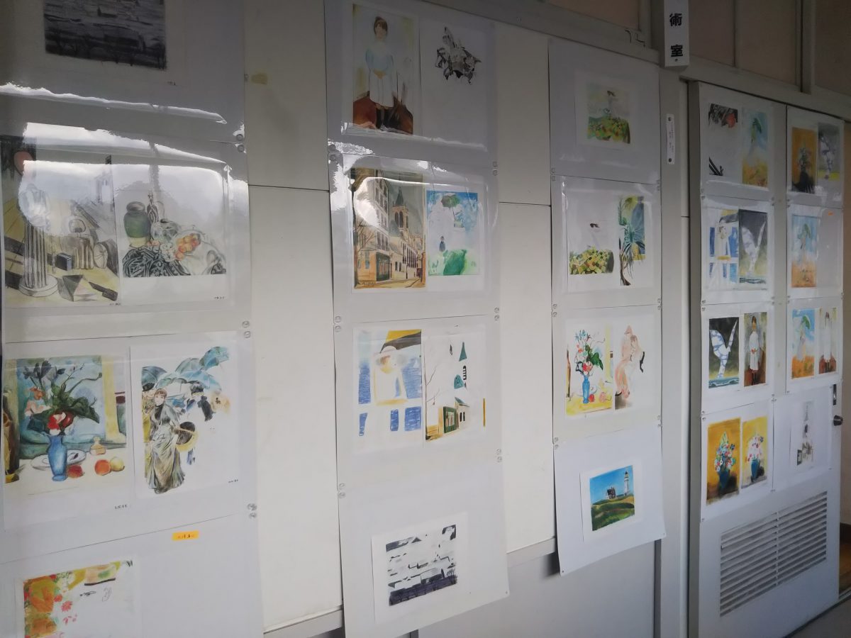 美術 授業 模写 名画への挑戦 を展示中です 美術室廊下 長野県長野工業高等学校 美術 授業 模写 名画への挑戦 を展示中です 美術室廊下 長野県長野工業高等学校