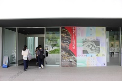 県立美術館に入ります。