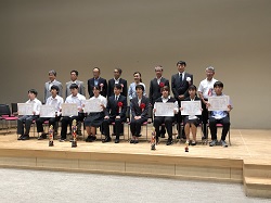 各校出場者の人たちと記念写真