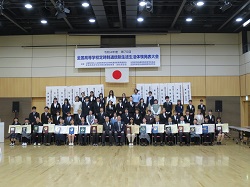 出場した全国の代表たちと記念写真。
