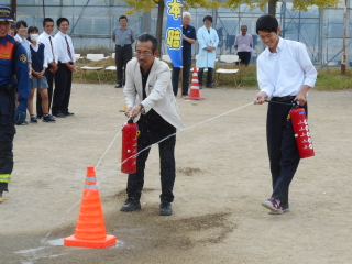 消火器を用いた消火訓練