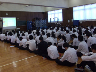 1学年総合的な探究の時間で「働くとは」の講演会