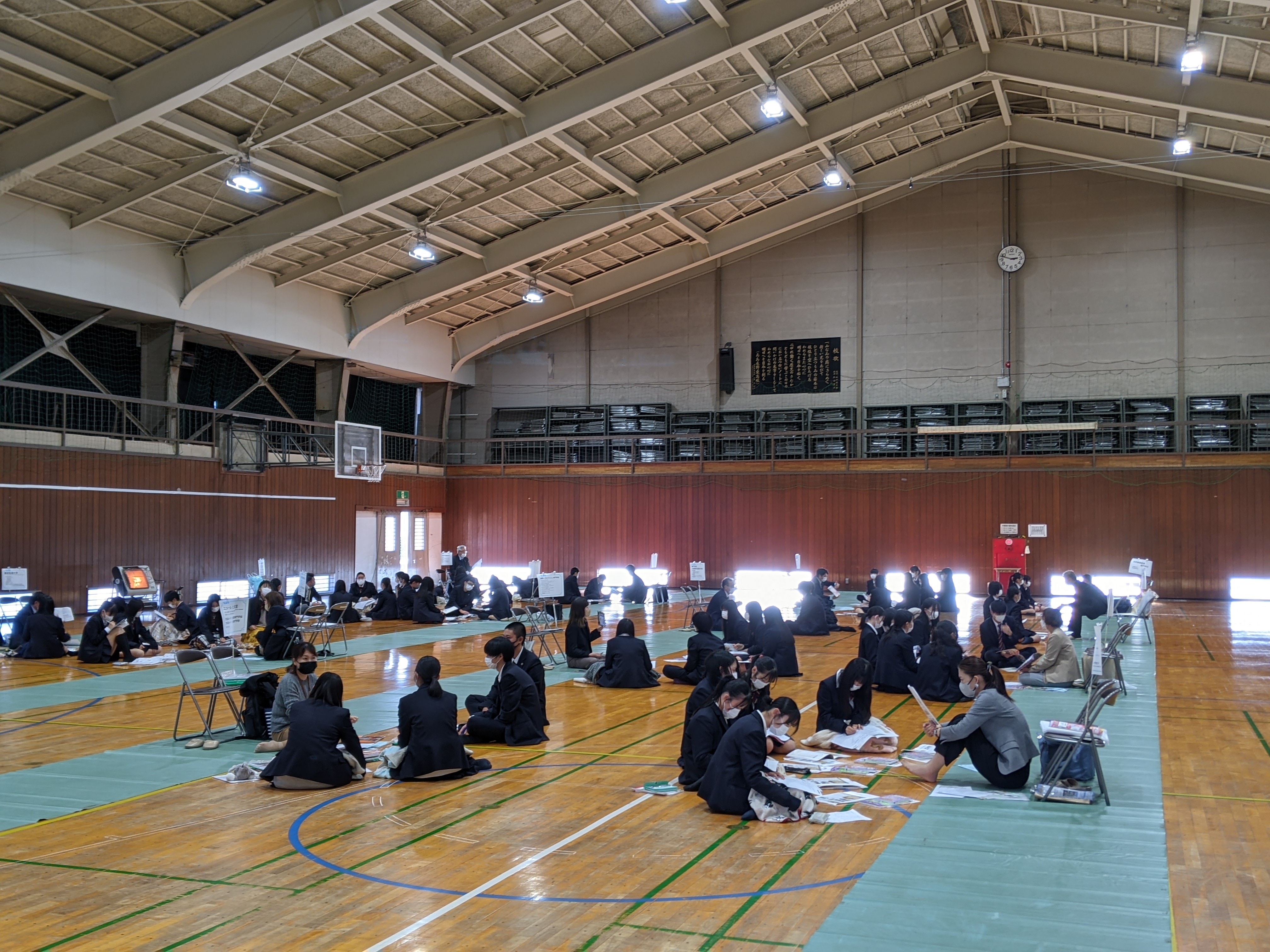 進路ガイダンスの様子（体育館会場）
