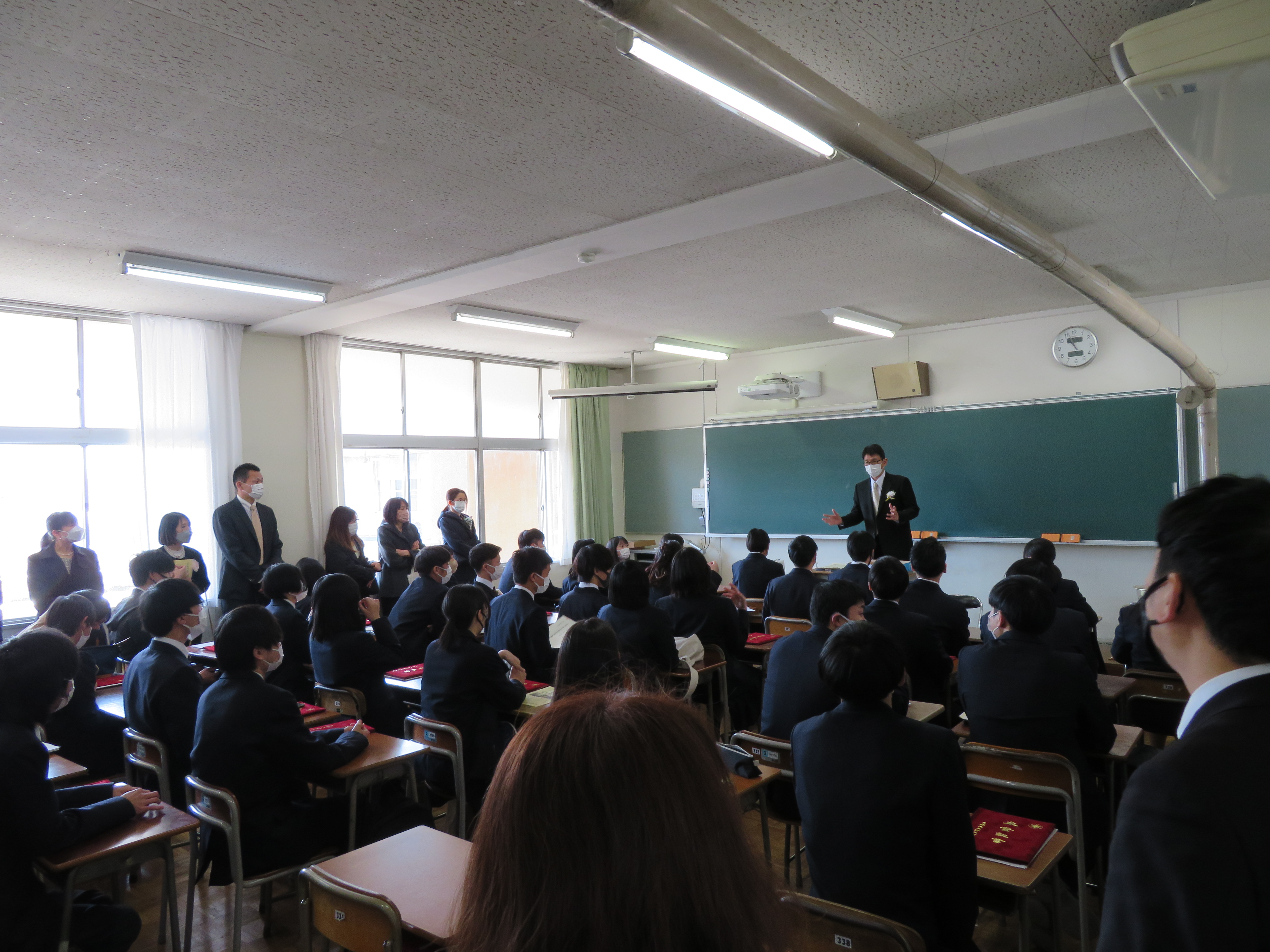 式後のホームルームの様子