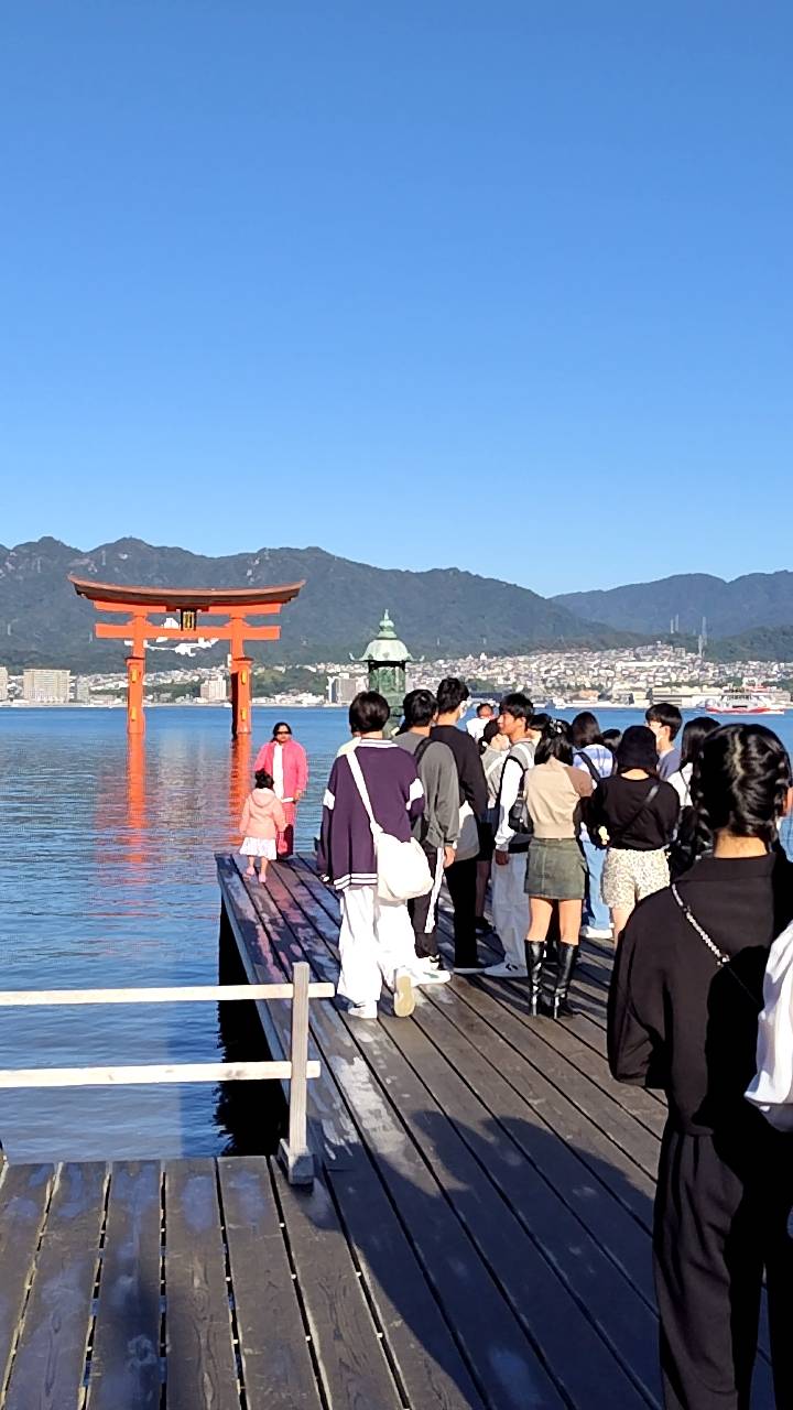 厳島神社参拝の様子