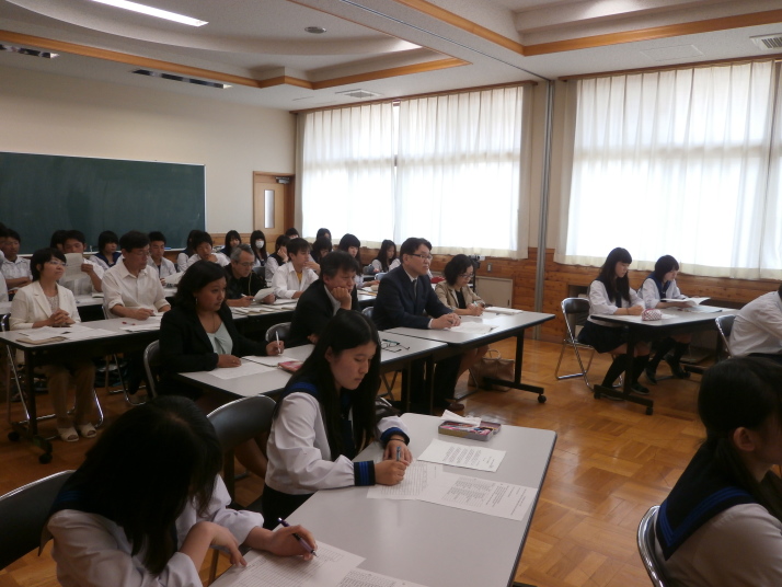 学校の様子 4月 5月 6月 7月 8月 9月 10月 11月 12月 1月 2月 3月 文化祭 100周年記念式典 修学旅行 学校紹介ポスター 芸術鑑賞 6月5日 木 岡谷市カノラホールにて 芸術鑑賞が行われました 今年度はjammin Zebのアカペラジャズコーラスを鑑賞しま