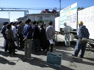 電気情報科の見学の様子２